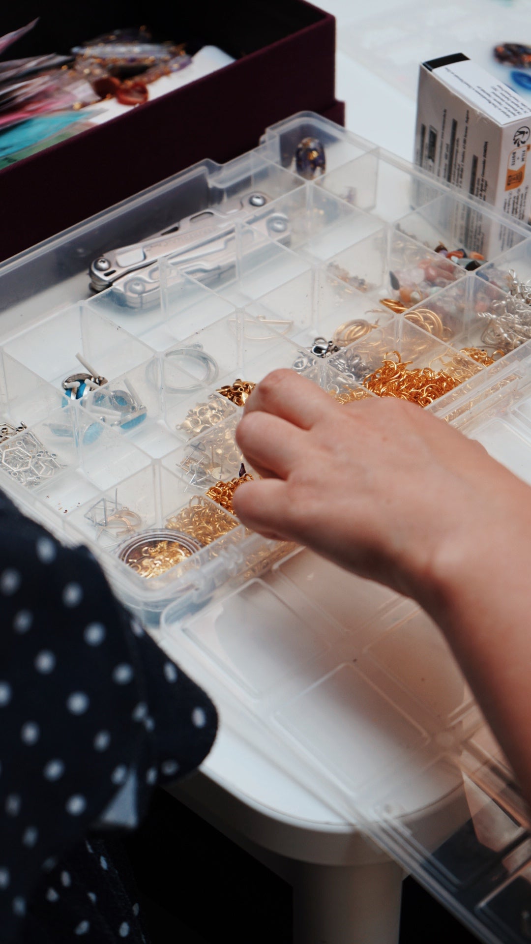 Atelier - Fabrication de boucles d’oreilles en résine avec des fleurs séchées