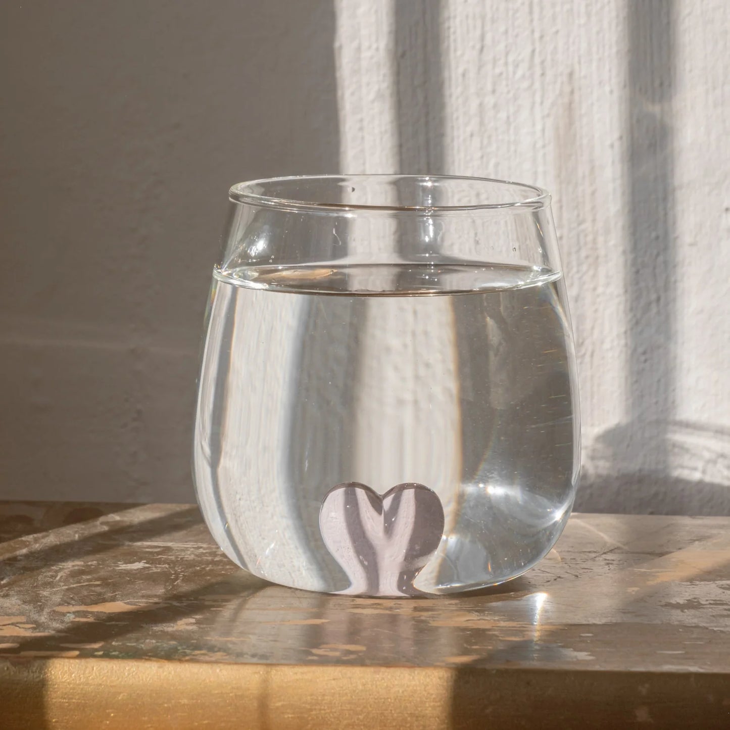 Verre à eau coeur rose