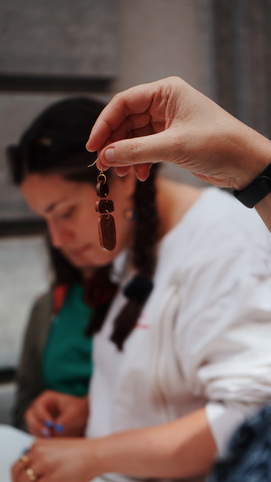 Atelier - Fabrication de boucles d’oreilles en résine avec des fleurs séchées