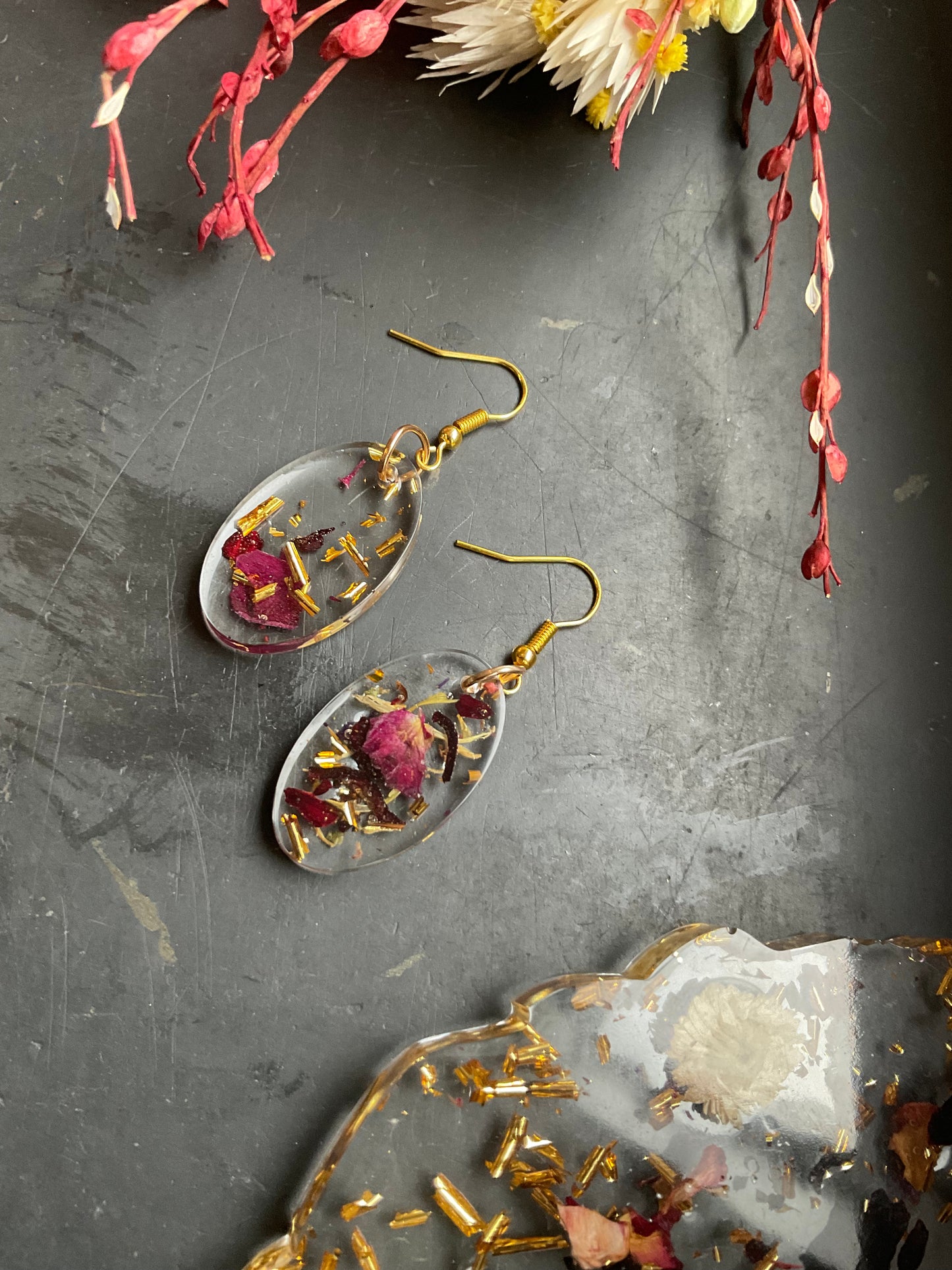 Atelier - Fabrication de boucles d’oreilles en résine avec des fleurs séchées