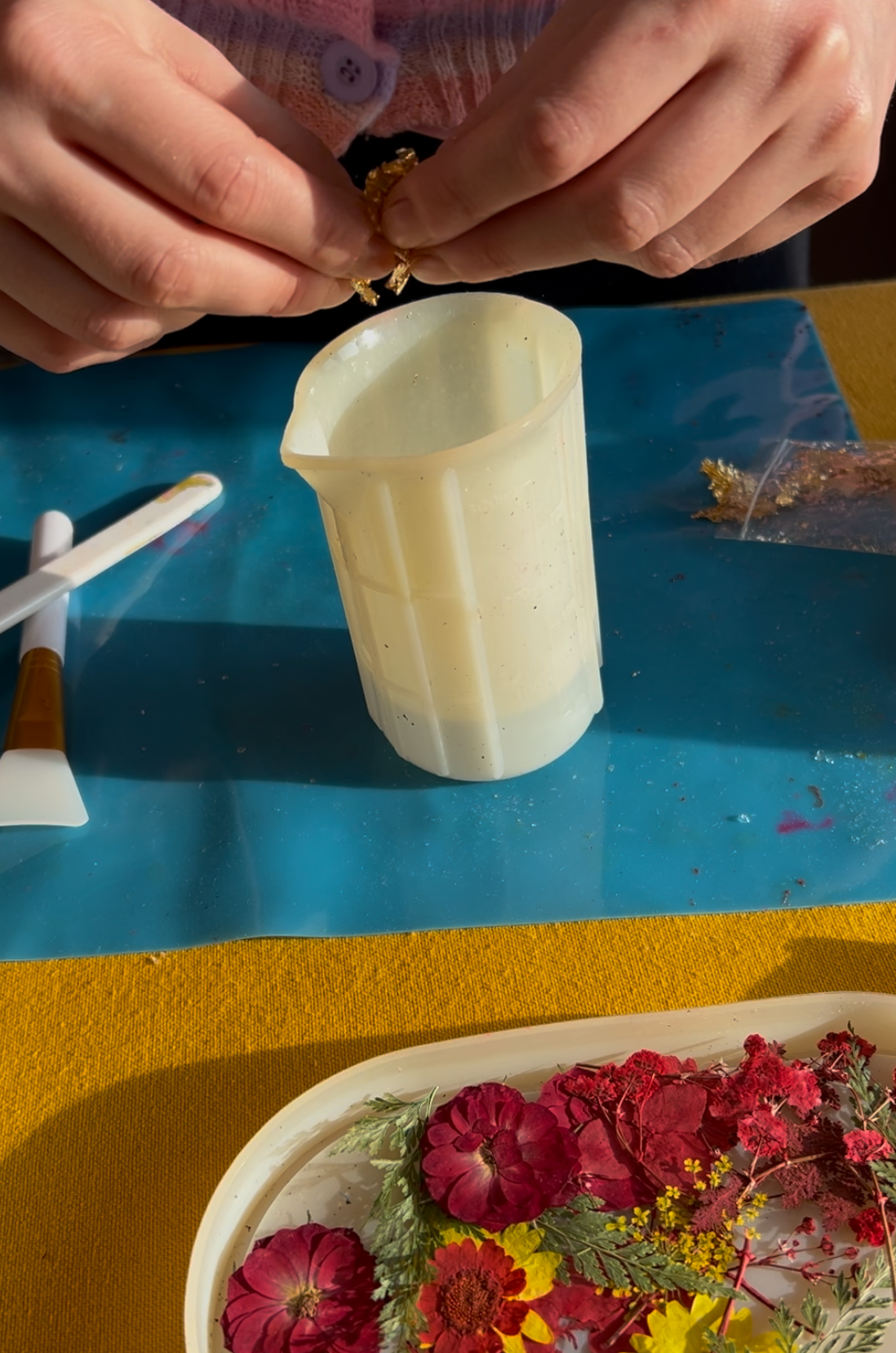 Atelier - Fabrication de boucles d’oreilles en résine avec des fleurs séchées