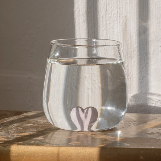 Verre à eau coeur rose